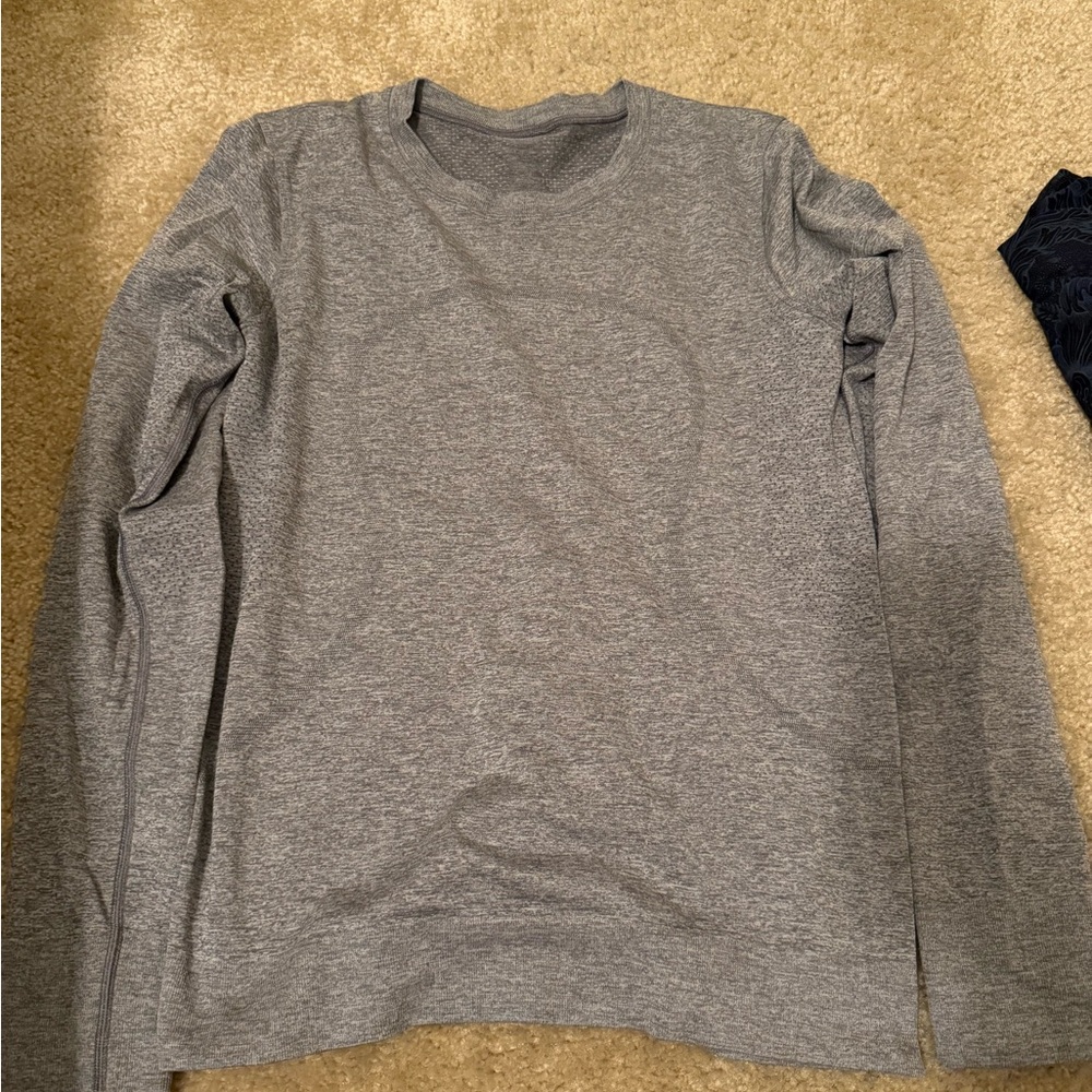 Lululemon Athletica Gray Long Sleeve Tee